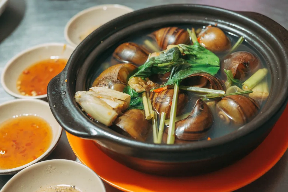 Người đứng quầy pha chế